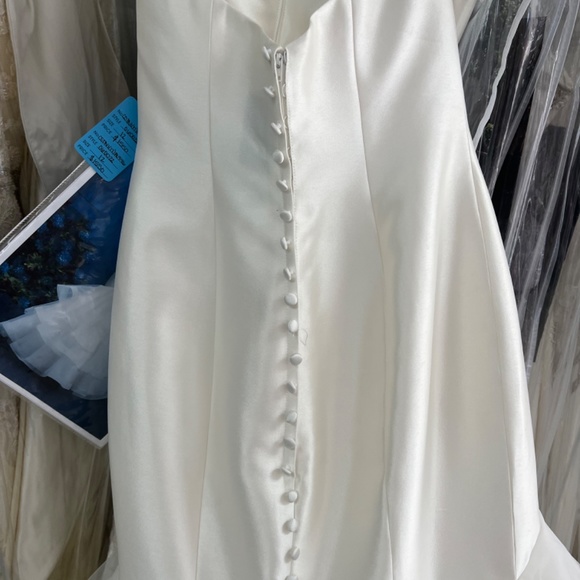 Allure Wedding Gown Style 9416 Size 12 Ivory - Picture 5 of 10